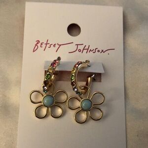 Betsey Johnson Love Fest Huggie Hoop Earrings With Open Frame Daisy Charm NWT